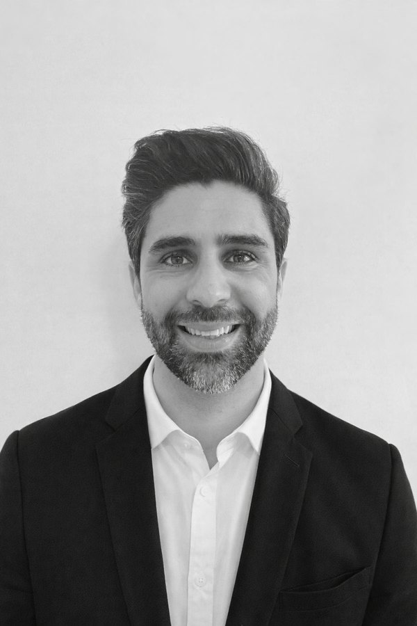 Víctor González Milán, operaciones en kritero